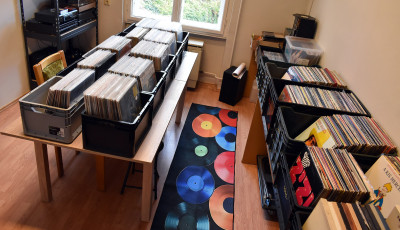 Bakelitrajong&oacute;k, figyelem: megny&iacute;lt az Analogia Records Shop Kaposv&aacute;ron!