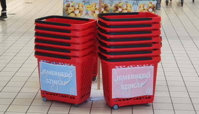 Bet&ouml;rt a randipiacra a cs&ouml;m&ouml;ri Auchan