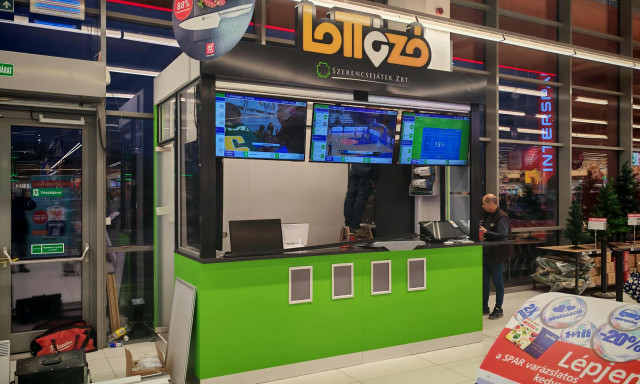 Hi&aacute;ba a tiltakoz&aacute;s &ndash; m&aacute;r &eacute;p&uuml;l az &uacute;j lott&oacute;z&oacute; az S-Parkban