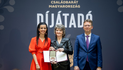 Kaposv&aacute;ri b&uuml;szkes&eacute;g: rangos miniszt&eacute;riumi d&iacute;jat kapott a T&aacute;tika B&ouml;lcsőde vezetője