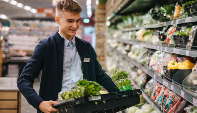 K&ouml;zel f&eacute;lmilli&oacute;s fizet&eacute;ssel v&aacute;rja a ny&aacute;ri szezonban a di&aacute;kokat a LIDL &eacute;s az Aldi