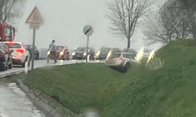 Baleset a Domb&oacute;v&aacute;ri &uacute;ton, teljes &uacute;tlez&aacute;r&aacute;s