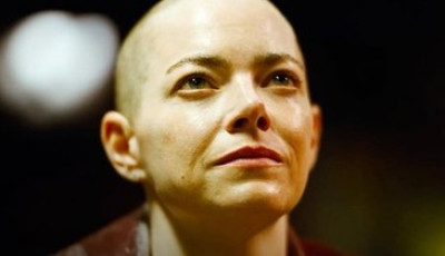 A h&eacute;ten mutatj&aacute;k be a Bugonia-t