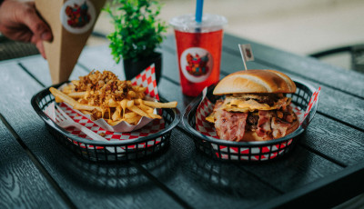 Nyerj egy burger-gofri komb&oacute;t a kaposv&aacute;ri Bubbles fagyi-&eacute;s gofri b&aacute;rba!