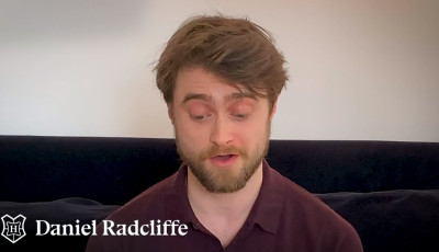 Maga Daniel Radcliffe &eacute;s David Beckham olvasnak fel nek&uuml;nk az első Harry Potter k&ouml;nyvből