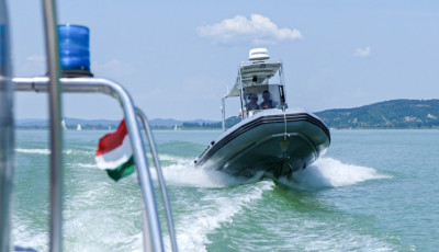 81 &eacute;ves sz&ouml;rf&ouml;st mentettek a Balatonb&oacute;l