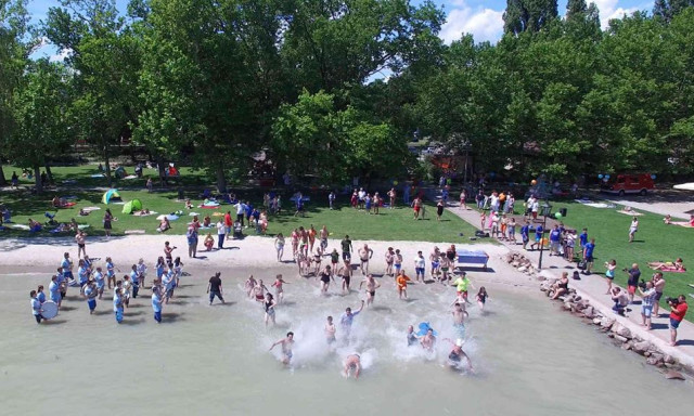 M&aacute;jus 26-&aacute;n &uuml;nnepelj&uuml;k id&eacute;n a Balaton Napj&aacute;t!