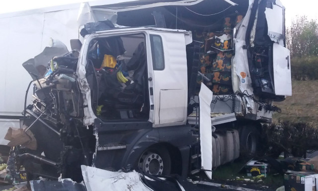 Repkedtek az aut&oacute;k az M7-esen - Aut&oacute;sz&aacute;ll&iacute;t&oacute; kamionnak csattant egy teheraut&oacute; hajnalban
