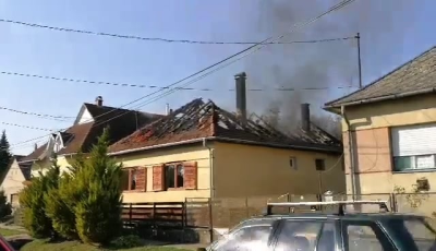 Teljesen le&eacute;gett egy h&aacute;z tetőszerkezete Igalban - VIDE&Oacute;