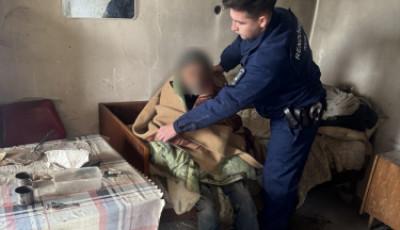 Kihűl&eacute;s sz&eacute;l&eacute;n l&eacute;vő bat&eacute;i f&eacute;rfit mentettek meg a tasz&aacute;ri rendőr&ouml;k