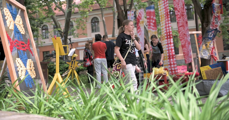 A vihar elmosta az est&eacute;t, de napk&ouml;zben m&aacute;r jav&aacute;ban p&ouml;rg&ouml;tt a Rippl-R&oacute;nai Fesztiv&aacute;l - VIDE&Oacute;, GAL&Eacute;RIA