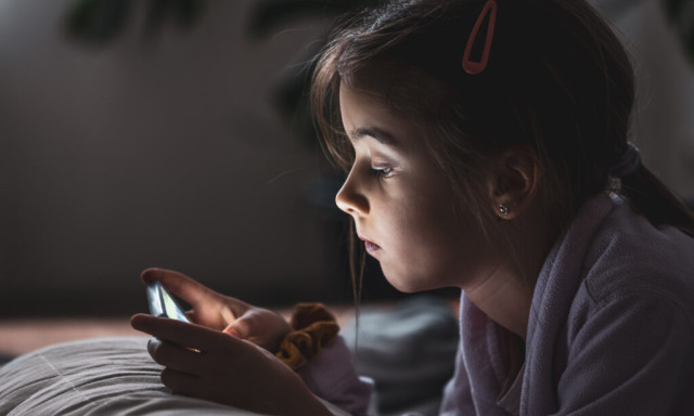 G&ouml;r&ouml;gorsz&aacute;g betiltja a Facebookot, TikTokot &eacute;s Instagramot a 16 &eacute;ven aluliaknak