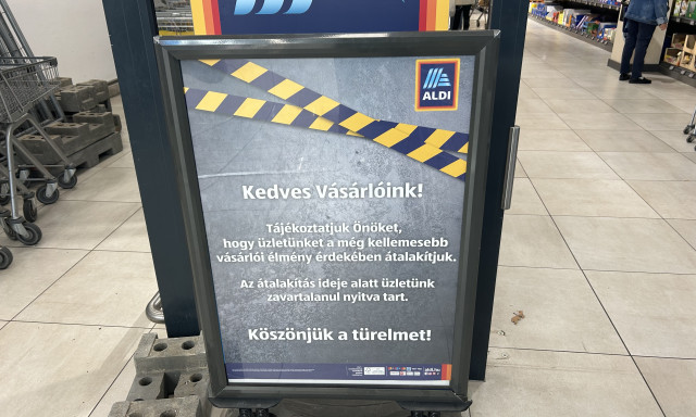 &Aacute;t&eacute;p&iacute;tik a Petőfi utcai Aldit